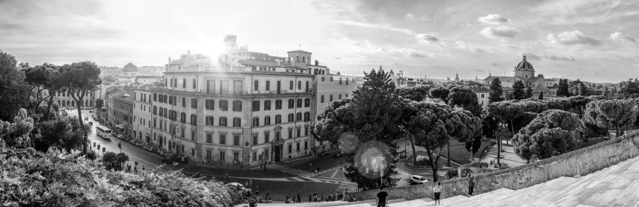 At Vatican Pensión